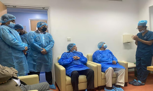 খালেদা জিয়াকে দেখতে এভারকেয়ার হাসপাতালে প্রধান উপদেষ্টা